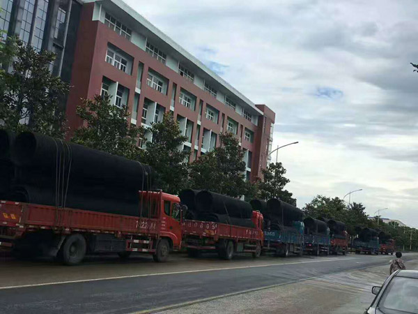 HDPE双壁波纹管装车发往山东
